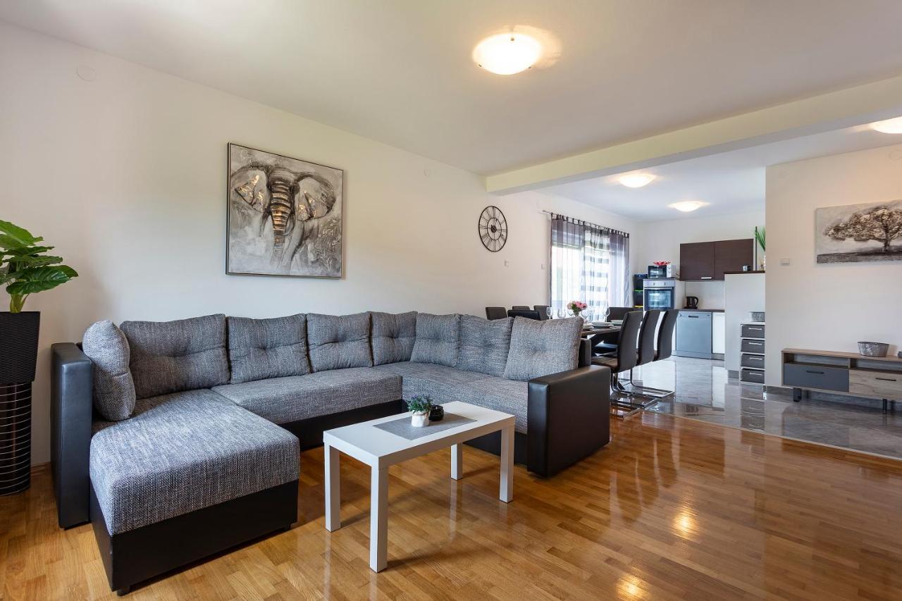 Apartmani Karoca 3 Пула Экстерьер фото